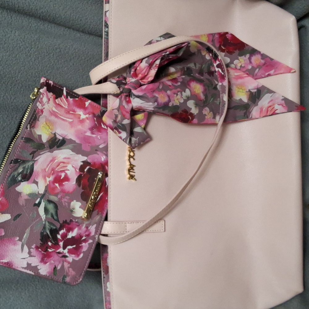 Purse. MAKE OFFER!!